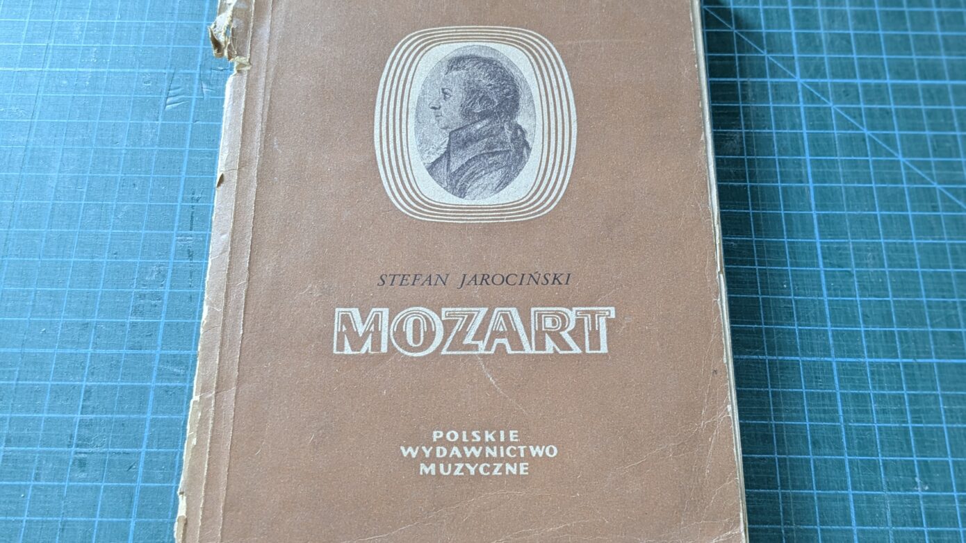 Renowacja książki Mozart przed naprawą
